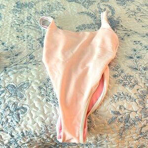 Lainsnow swim Blush one piece. Only worn to try on.